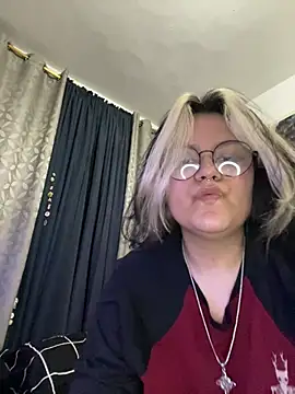 NaylaVelvet live