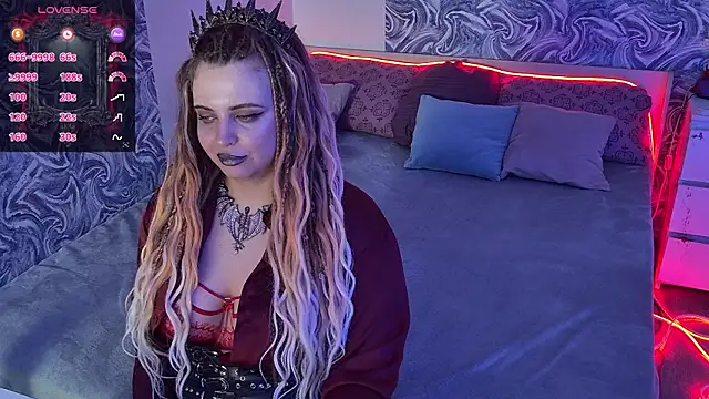 Miss_Maya_Mils live