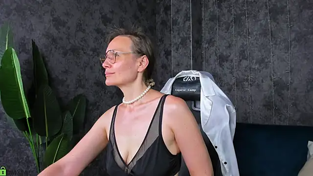 Lillian_White live