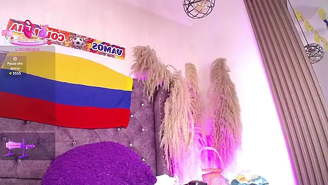 Amara_Davis1 live