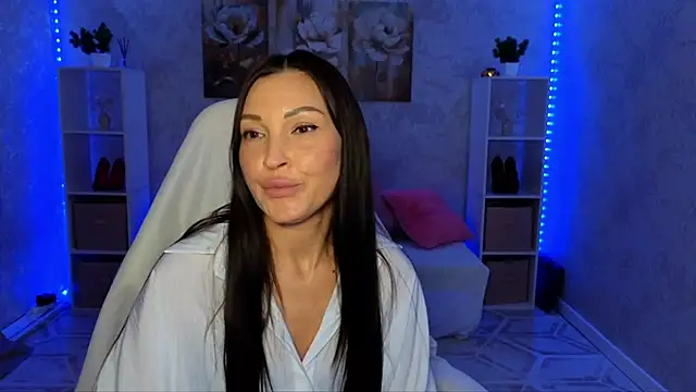 NikoleMills live