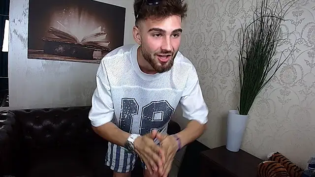 KyloEast live