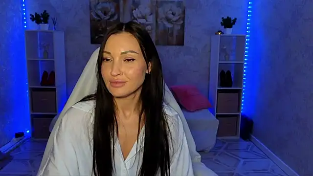 NikoleMills live