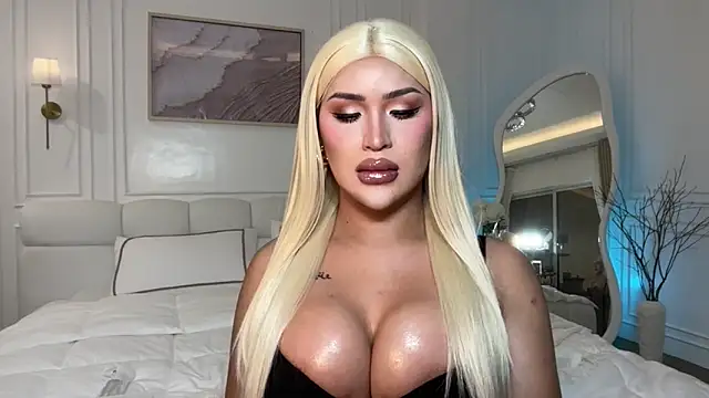 Your_Majesty_Tyra live