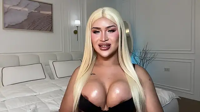 Your_Majesty_Tyra live