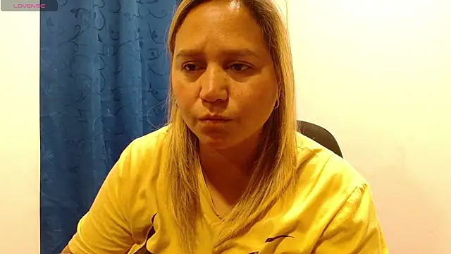 LauraReeves live