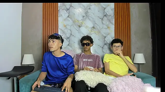 VERY_HOT_GUYS live