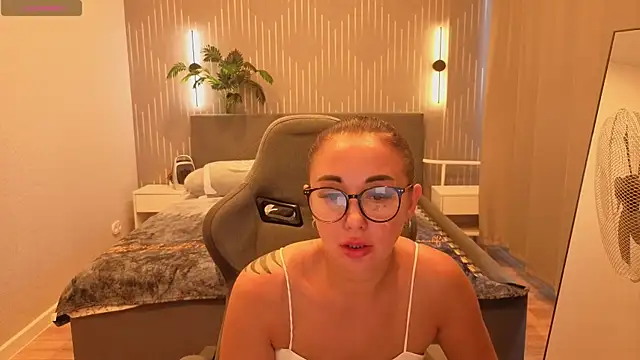 Mary_Holland live