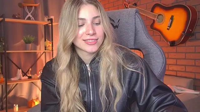 EllieCutes live