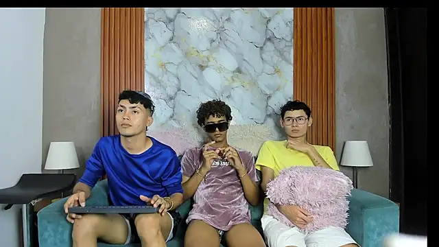 VERY_HOT_GUYS live