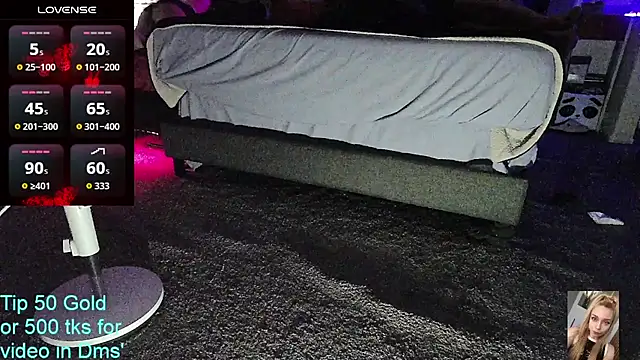 Blondiewithanass live