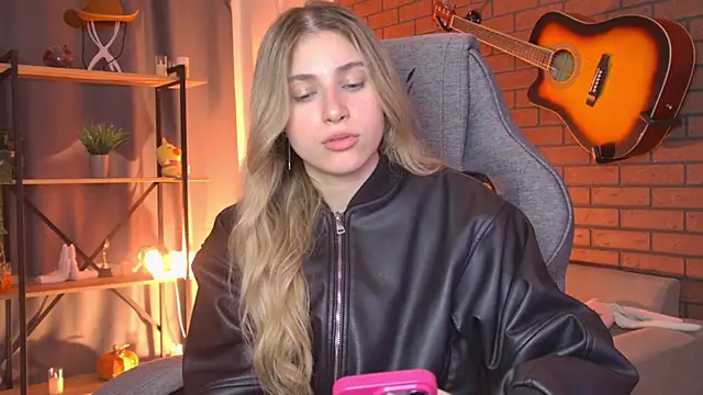 EllieCutes live