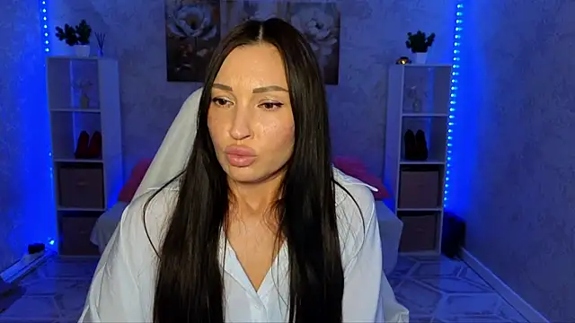 NikoleMills live