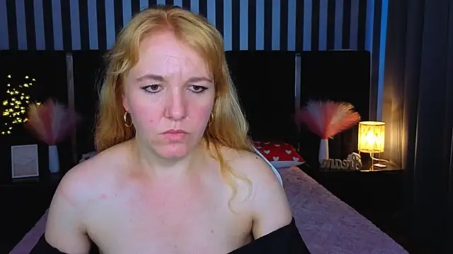 Kirra_Salute live