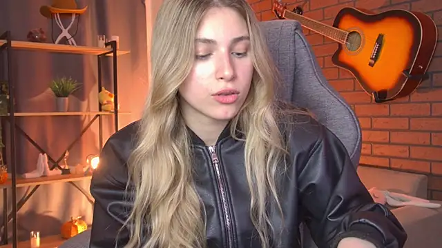 EllieCutes live