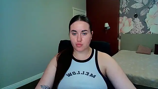 Roxie_Bradley live