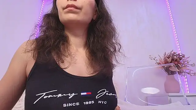 Anna_Lewis live