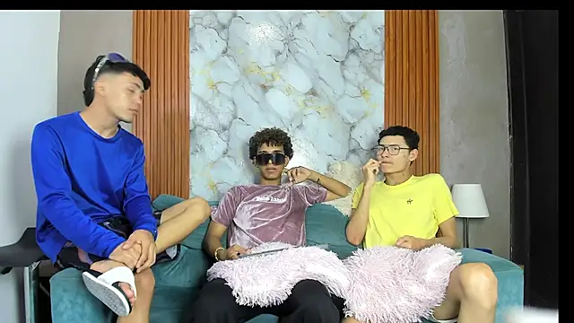 VERY_HOT_GUYS live