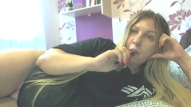 AmaandaSexyHotAss69 live