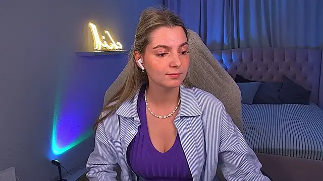 LucreciaStorm live