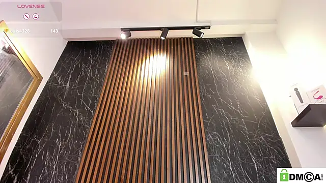Caroline_daring live