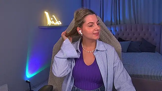 LucreciaStorm live