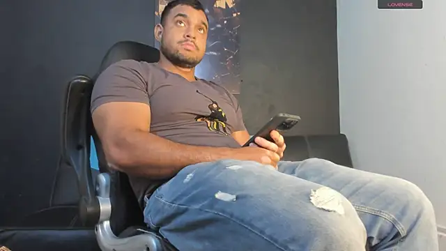 Big_furry_bear13 live