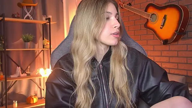 EllieCutes live