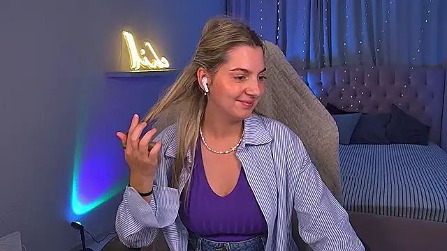 LucreciaStorm live