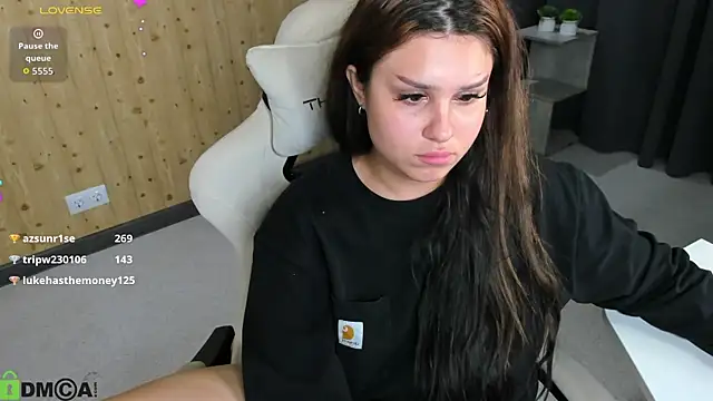 nicolewoss live