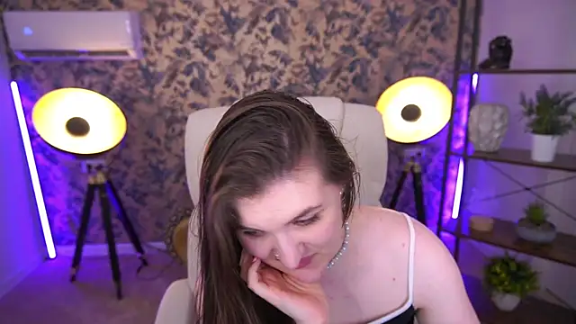 EmmyCharmm live
