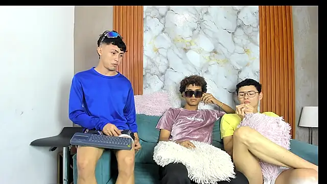 VERY_HOT_GUYS live