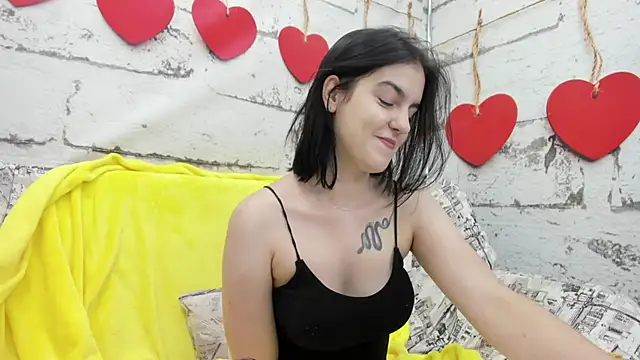 Lovely_Audrey_ live