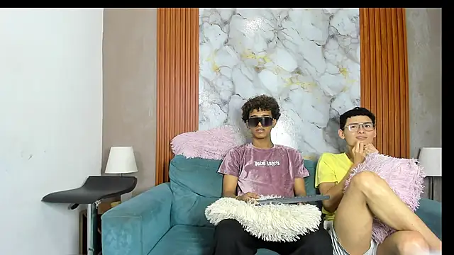 VERY_HOT_GUYS live