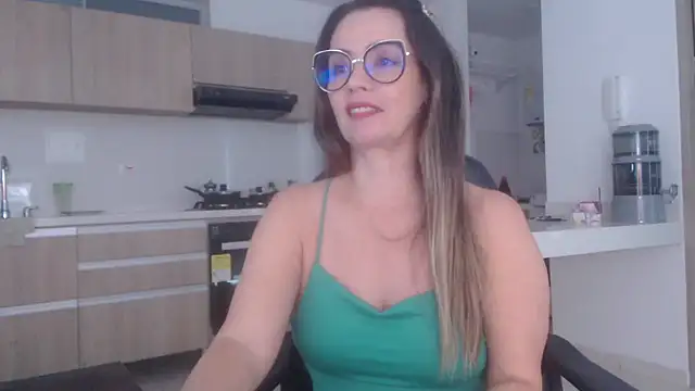 LovePaula live