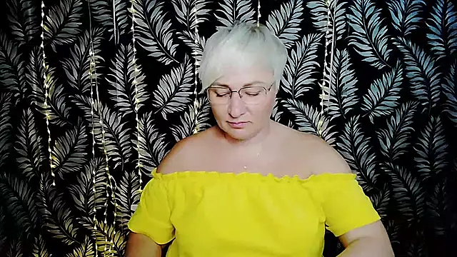 Olivia_playful live