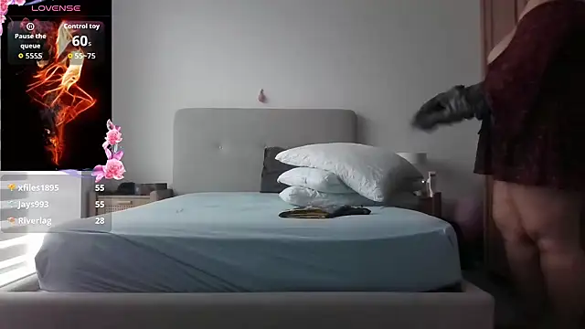 CurvyEllaX live