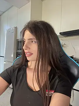 CurlyLara live