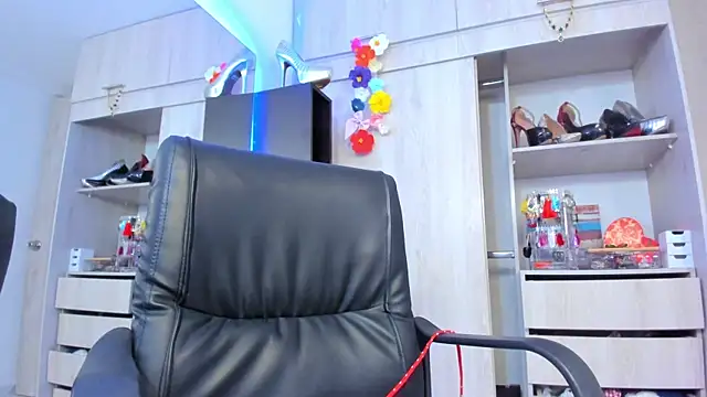 BellaFlaming live