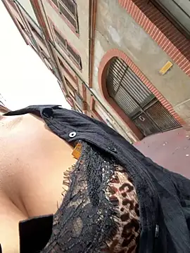 NiaBeurette live