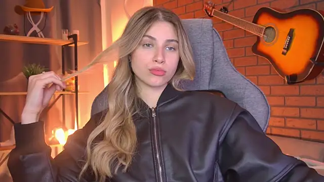 EllieCutes live