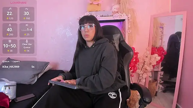 Emily_Roussee live