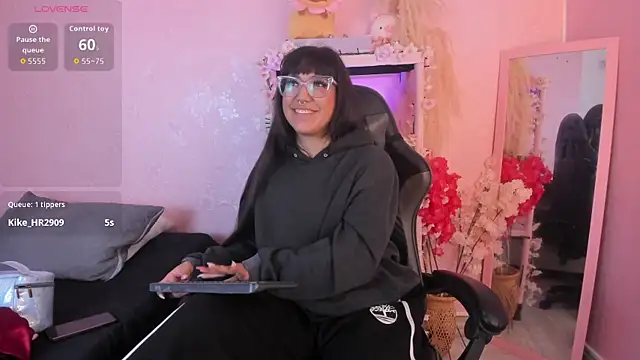 Emily_Roussee live