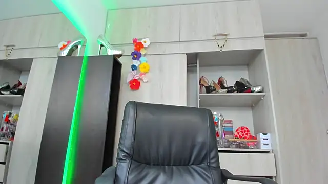 BellaFlaming live