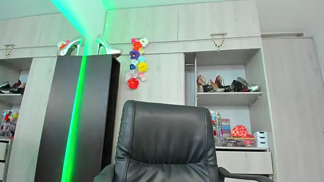 BellaFlaming live