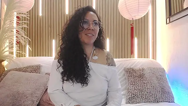 Velvet_Curly live
