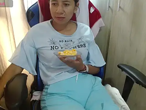 Danielagomez33 live