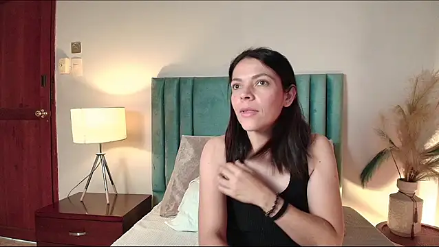 AnnaBroooks live