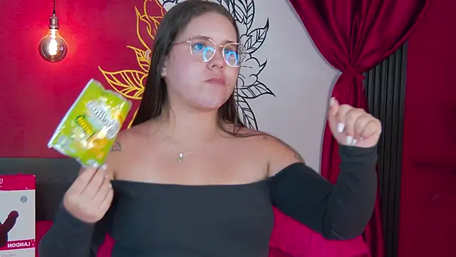 Lia_Avalon live