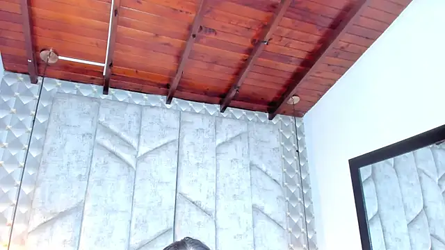 Sara_Thompsoon live